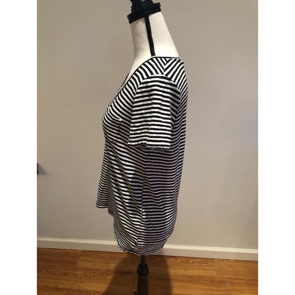 Universal Thread Monterey V-Neck Top - Picture 3 of 5